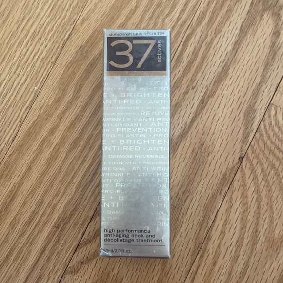 MACRENE Actives High Performance Neck and Décolletage Treatment - Picture 2 of 4